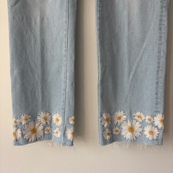 Driftwood Colette Stretch Denim Embroidered Daisy Cropped Straight Leg Jean - Picture 3 of 11